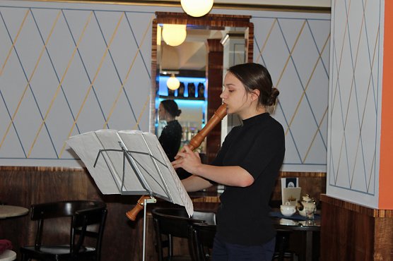 Tina H&ouml;rchner las zum Welttag des Buches (Foto: Karl-Heinz Herrmann)