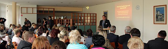 Andrang in der Geburtsklinik (Foto: Karl-Heinz Herrmann)