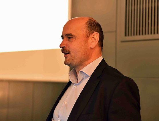 Die Spurensuche der DRK &Auml;rzte (Foto: J&ouml;rg Ropers)