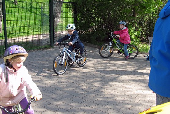 Verkehrssicherheitstag der Kita Regenbogen Artern (Foto: Bernd Müller) Verkehrssicherheitstag der Kita Regenbogen Artern (Foto: Bernd Müller)