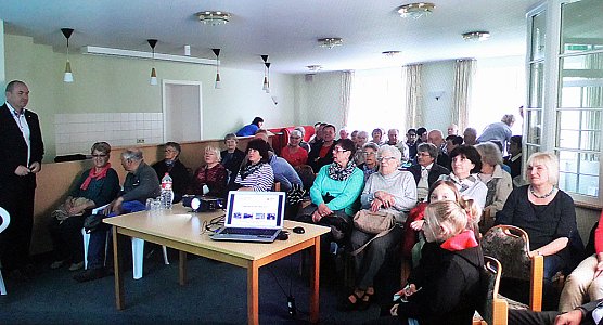 Andrang am Kurmittelhaus Barbarossagarten (Foto: Karl-Heinz Herrmann)