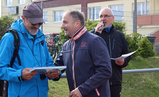 Mit Beifall verabschiedet (Foto: Karl-Heinz Herrmann) Mit Beifall verabschiedet (Foto: Karl-Heinz Herrmann)