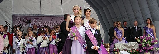 Fliederprinzessin in Amt eingef&uuml;hrt (Foto: Karl-Heinz Herrmann)