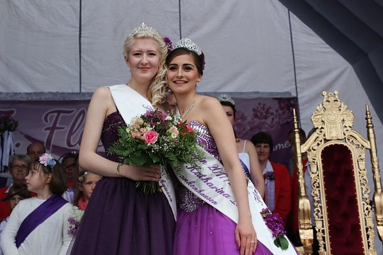 Fliederprinzessin in Amt eingef&uuml;hrt (Foto: Karl-Heinz Herrmann)