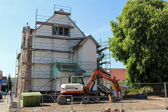 Bauvorhaben erläutert (Foto: Karl-Heinz Herrmann) Bauvorhaben erläutert (Foto: Karl-Heinz Herrmann)