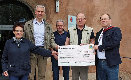 Spende f&uuml;r F&ouml;rderverein Cruciskirche (Foto: Karl-Heinz Herrmann)