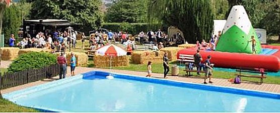 Feierliche Wiedereröffnung des Freibades Oldisleben (Foto: Frank Kette) Feierliche Wiedereröffnung des Freibades Oldisleben (Foto: Frank Kette)