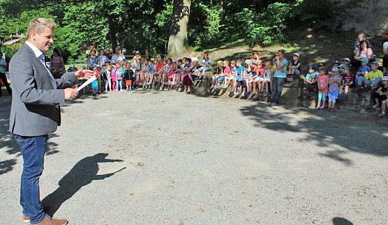 Mehrgenerationen Spielplatz eingeweiht (Foto: Karl-Heinz Herrmann)