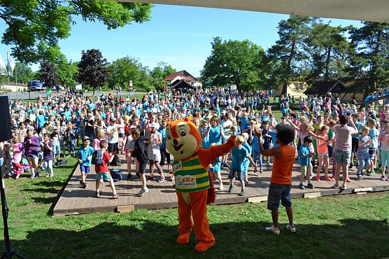 Großes Kindertagsfest im Ferienpark Feuerkuppe (Foto: Ferienpark Feuerkuppe) Großes Kindertagsfest im Ferienpark Feuerkuppe (Foto: Ferienpark Feuerkuppe)