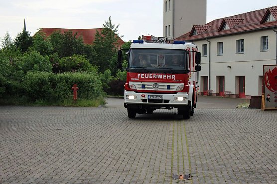 Fahrt mit einem Feuerwehrauto (Foto: Karl-Heinz Herrmann) Fahrt mit einem Feuerwehrauto (Foto: Karl-Heinz Herrmann)