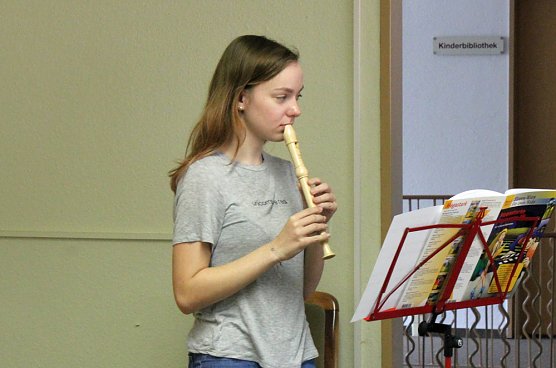 Aus ihrem zweiten Buch gelesen (Foto: Karl-Heinz Herrmann)