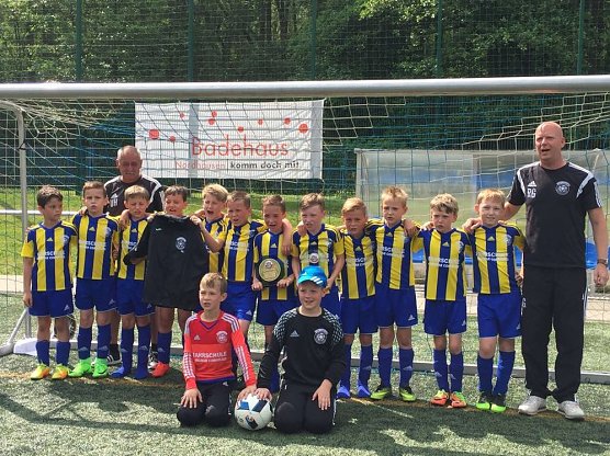 Neue Regenjacken und Sieg (Foto: Rico Gemsjäger) Neue Regenjacken und Sieg (Foto: Rico Gemsjäger)