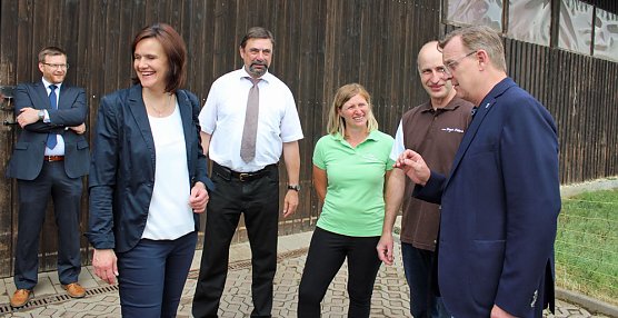 Ministerpräsident wird Pate von Tieren (Foto: Karl-Heinz Herrmann) Ministerpräsident wird Pate von Tieren (Foto: Karl-Heinz Herrmann)