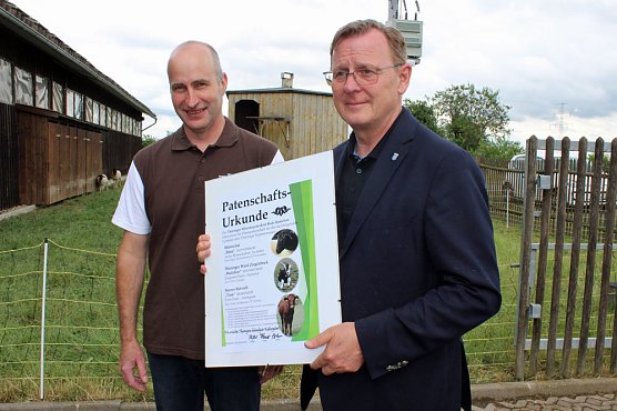 Ministerpräsident wird Pate von Tieren (Foto: Karl-Heinz Herrmann) Ministerpräsident wird Pate von Tieren (Foto: Karl-Heinz Herrmann)