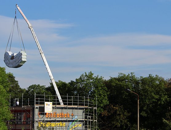 Dachsanierung l&auml;uft (Foto: Karl-Heinz Herrmann)
