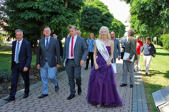 Ministerpräsident in Bad Frankenhausen begrüßt (Foto: Karl-Heinz Herrmann) Ministerpräsident in Bad Frankenhausen begrüßt (Foto: Karl-Heinz Herrmann)