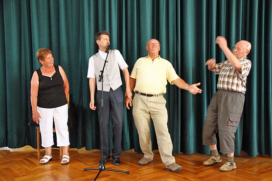 Bauchredner begeistert Alterskameraden. (Foto: G&uuml;nter Herting)