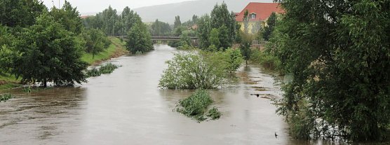 Kurz nach Mitternacht stiegen an der Wipper die Pegelst&auml;nde sprunghaft in die H&ouml;he. Hier der aktuelle Stand und ein<b> Update mit den aktuellen Stra&szlig;ensperrungen</b>... (Foto: Karl-Heinz Herrmann)