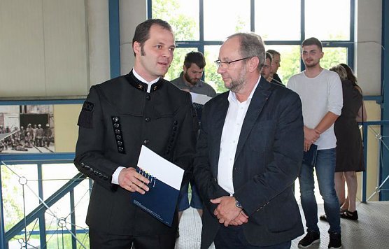 Bergbautechnologen beendeten Ausbildung (Foto: Karl-Heinz Herrmann) Bergbautechnologen beendeten Ausbildung (Foto: Karl-Heinz Herrmann)