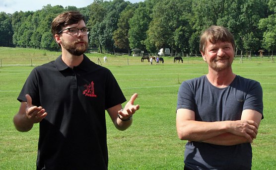 Teils kontrovers im Possenwald unterwegs (Foto: Karl-Heinz Herrmann)