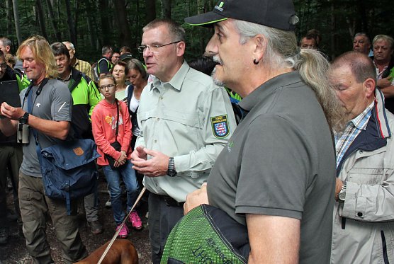 Waldbegehung mit Siegesmund und Kieling (Foto: Karl-Heinz Herrmann)