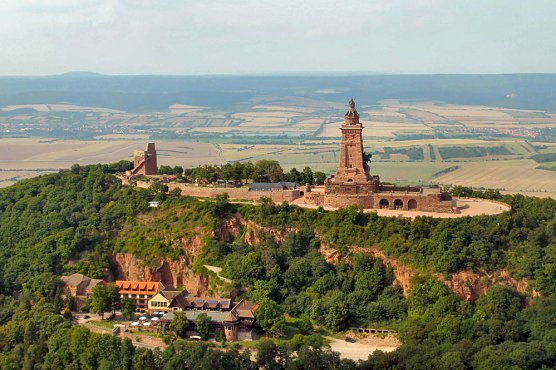 Kaiser, Gaukler und rote Bärte (Foto: Kur-u. Tourismusverband Bad Frankenhausen, Heiko Kolbe) Kaiser, Gaukler und rote Bärte (Foto: Kur-u. Tourismusverband Bad Frankenhausen, Heiko Kolbe)