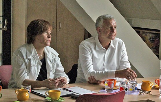 Staatssekretärin im Mehrgenerationenhaus (Foto: Karl-Heinz Herrmann) Staatssekretärin im Mehrgenerationenhaus (Foto: Karl-Heinz Herrmann)