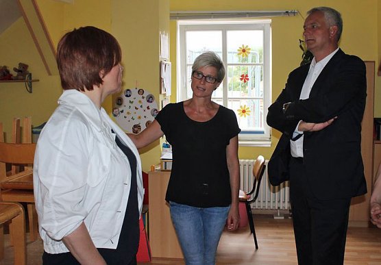 Staatssekretärin in Kita (Foto: Karl-Heinz Herrmann) Staatssekretärin in Kita (Foto: Karl-Heinz Herrmann)