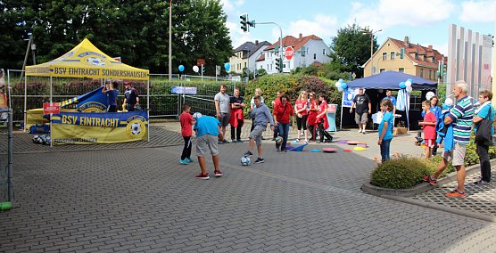 "Wir engagieren uns vor Ort! (Foto: Karl-Heinz Herrmann) "Wir engagieren uns vor Ort! (Foto: Karl-Heinz Herrmann)