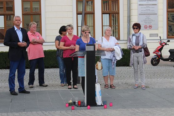 Menschenkette gegen Gewalt (Foto: Karl-Heinz Herrmann)