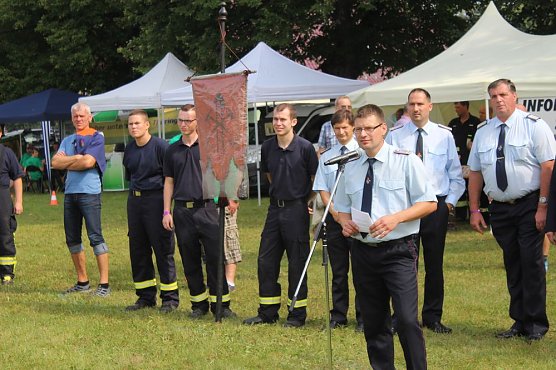  Vereine feiern mit den Kameraden der FFW (Foto: Karl-Heinz Herrmann)