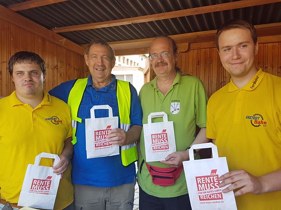 DGB bei Unstrutbahnfest in Roßleben dabei (Foto: DGB Kyffhäuserkreis) DGB bei Unstrutbahnfest in Roßleben dabei (Foto: DGB Kyffhäuserkreis)