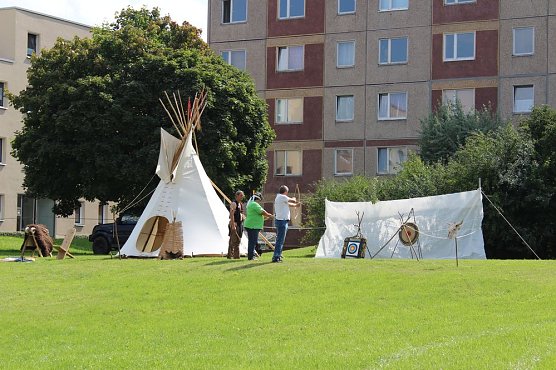 Falkner sorgte für Auflauf (Foto: Karl-Heinz Herrmann) Falkner sorgte für Auflauf (Foto: Karl-Heinz Herrmann)