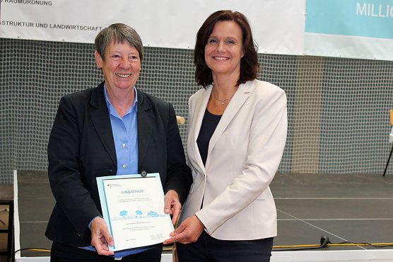 Feierlicher Spatenstich (Foto: Karl-Heinz Herrmann)