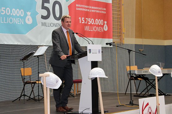 Feierlicher Spatenstich (Foto: Karl-Heinz Herrmann)