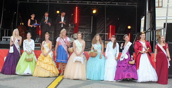 Weinprinzessin Shantel I. gekr&ouml;nt (Foto: Karl-Heinz Herrmann)