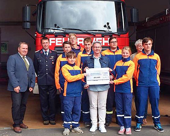 Spendenmittel f&uuml;r die Feuerwehr Ebeleben (Foto: Carina Sorber)