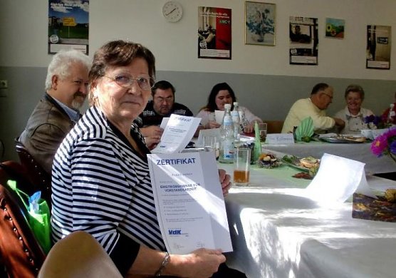 Die Zertifikate best&auml;tigen die erfolgreiche Teilnahme (Foto: Bernd Reiber)