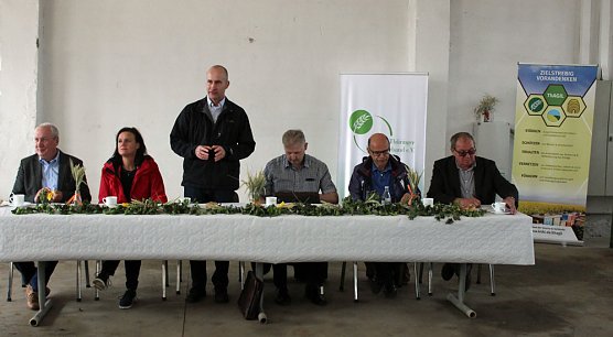 Landwirte beim Kyffhäuser Erntegespräch (Foto: Karl-Heinz Herrmann) Landwirte beim Kyffhäuser Erntegespräch (Foto: Karl-Heinz Herrmann)