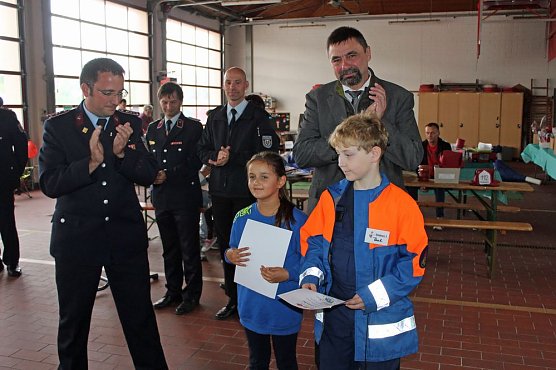 Feuerwehr buntem Programm (Foto: Karl-Heinz Herrmann)