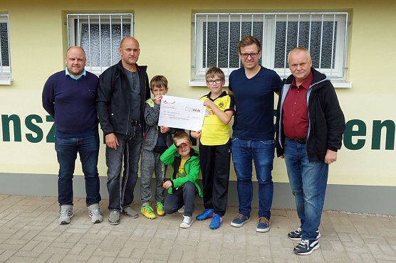 Nachwuchsarbeit mit Spende unterst&uuml;tzt (Foto: Die Linke)