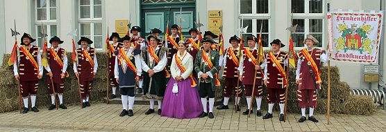 Eröffnung Bauernmarkt (Foto: Karl-Heinz Herrmann) Eröffnung Bauernmarkt (Foto: Karl-Heinz Herrmann)