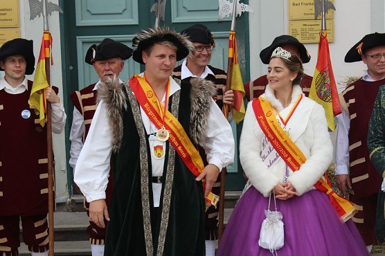 Eröffnung Bauernmarkt (Foto: Karl-Heinz Herrmann) Eröffnung Bauernmarkt (Foto: Karl-Heinz Herrmann)