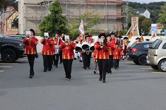 Eröffnung Bauernmarkt (Foto: Karl-Heinz Herrmann) Eröffnung Bauernmarkt (Foto: Karl-Heinz Herrmann)