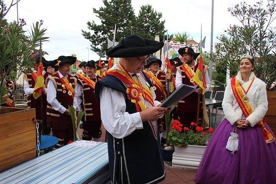 Eröffnung Bauernmarkt (Foto: Karl-Heinz Herrmann) Eröffnung Bauernmarkt (Foto: Karl-Heinz Herrmann)