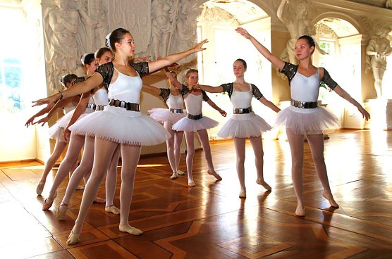 Tanzeleven begeisterten (Foto: Günter Herting) Tanzeleven begeisterten (Foto: Günter Herting)