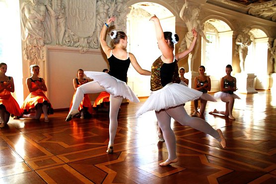 Tanzeleven begeisterten (Foto: Günter Herting) Tanzeleven begeisterten (Foto: Günter Herting)