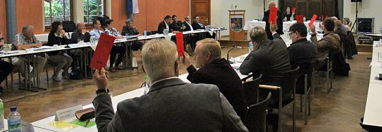 Abstimmung zur Geschäftsordnung (Foto: Karl-Heinz Herrmann) Abstimmung zur Geschäftsordnung (Foto: Karl-Heinz Herrmann)