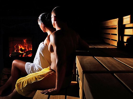 Thüringer Bädernacht in der Kyffhäuser-Therme (Foto: Stadtmarketing Bad Frankenhausen) Thüringer Bädernacht in der Kyffhäuser-Therme (Foto: Stadtmarketing Bad Frankenhausen)