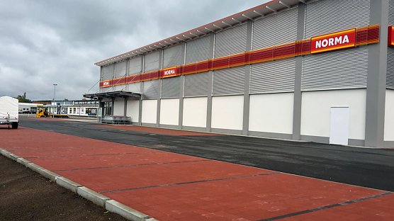 Neue Geschäfte und mehr (Foto: Karl-Heinz Herrmann) Neue Geschäfte und mehr (Foto: Karl-Heinz Herrmann)